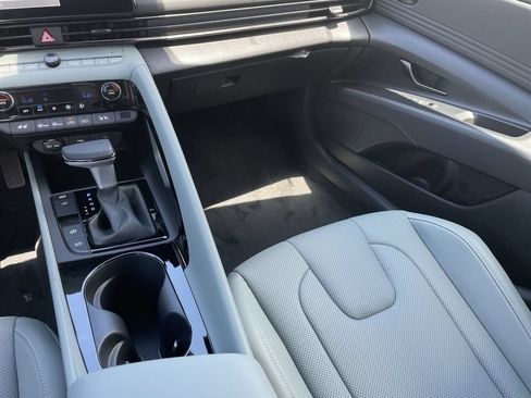New 2025 Hyundai Elantra Limited FWD image 6
