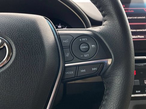 Used 2022 Toyota Avalon XLE FWD image 16