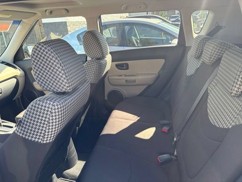 Used 2010 Kia Soul ! FWD image 13