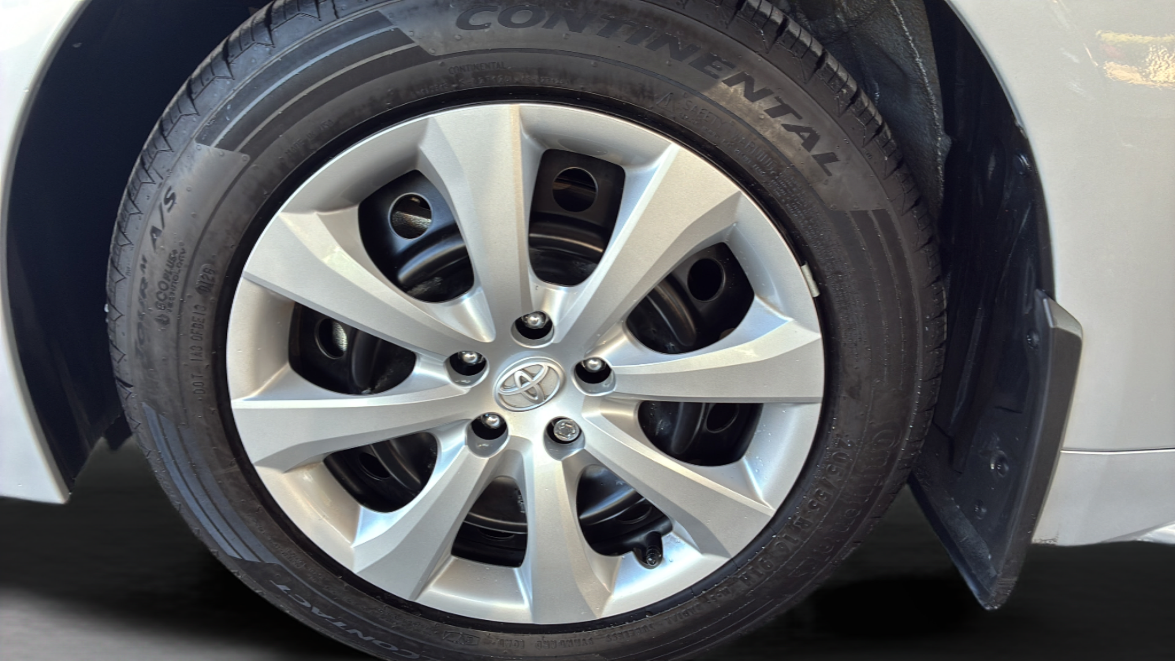 Used 2026 Toyota Corolla LE FWD image 28