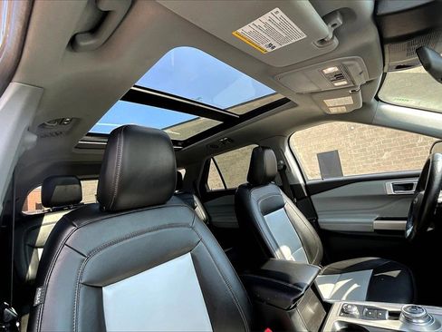 Certified 2022 Ford Explorer XLT w/ Equipment Group 202A image 21