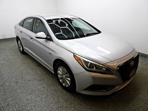 Used 2016 Hyundai Sonata SE image 3