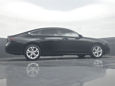 Certified 2025 Honda Accord LX image 34