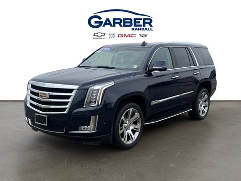 Used 2017 Cadillac Escalade Luxury image 1