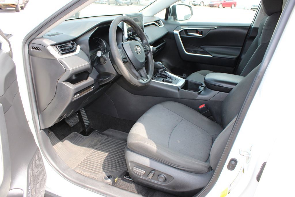 Used 2023 Toyota RAV4 XLE w/ Convenience Package FWD image 10