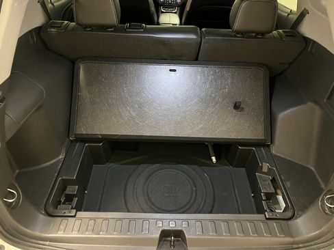 Used 2024 GMC Terrain SLT image 46