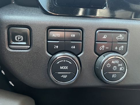 Used 2022 Chevrolet Silverado 1500 ZR2 w/ Technology Package image 22