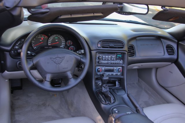 Used 2004 Chevrolet Corvette Convertible w/ Preferred Equipment Group RWD image 21