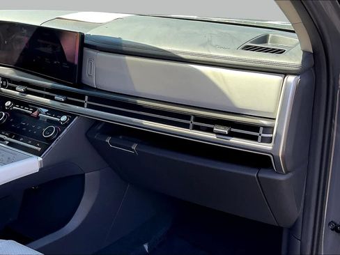 Used 2025 Hyundai Santa Fe SEL FWD image 16