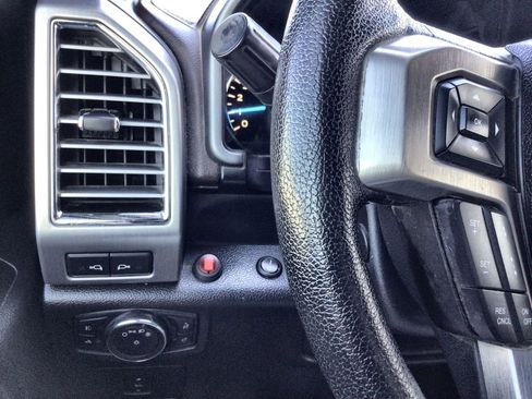 Used 2015 Ford F150 Platinum w/ Equipment Group 701A Luxury image 18