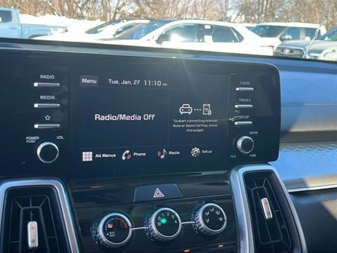 Used 2023 Kia Sorento LX image 12