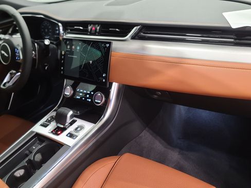 New 2024 Jaguar XF R-Dynamic SE image 4