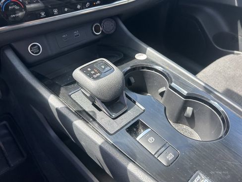 Used 2023 Nissan Rogue SV FWD image 12