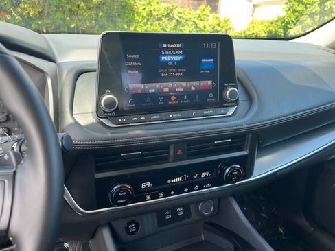 Used 2025 Nissan Rogue SV AWD/4WD image 17