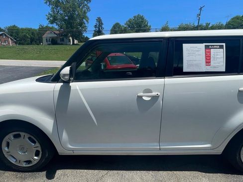 Used 2013 Scion xB FWD image 3