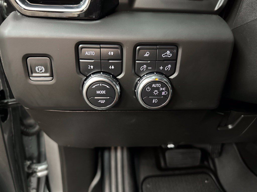 Used 2025 GMC Sierra 3500 Denali Ultimate AWD/4WD image 32