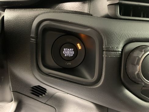 Used 2024 Jeep Wrangler Unlimited Sahara w/ Safety Group AWD/4WD image 17