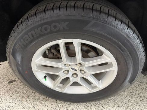 Used 2025 Ford Explorer Active AWD/4WD image 12