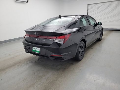 Used 2023 Hyundai Elantra SEL w/ Preferred Accessory Package FWD image 9