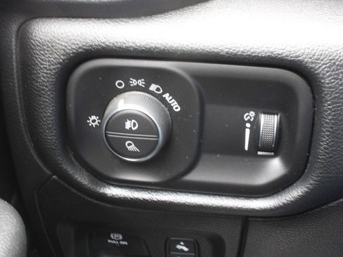 Used 2021 RAM 1500 Big Horn image 27