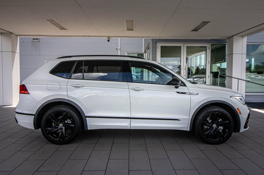 Certified 2024 Volkswagen Tiguan SE R-Line FWD image 3