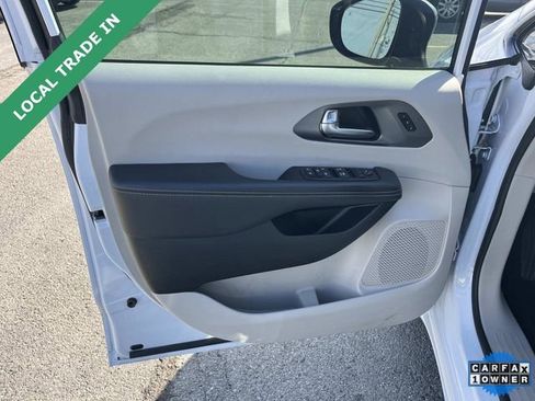 Used 2024 Chrysler Pacifica Touring-L w/ Road Tripper Package image 23