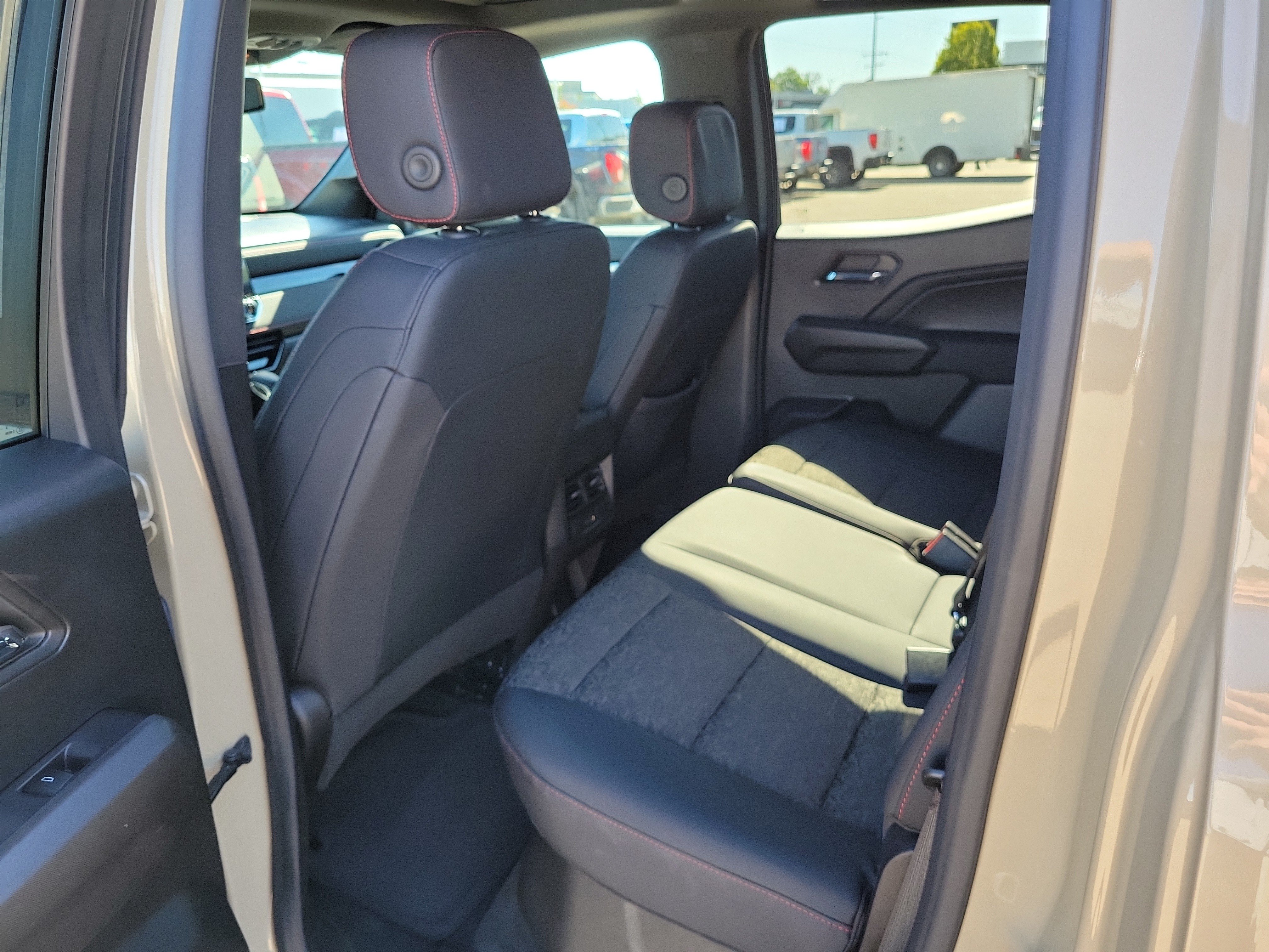 Used 2023 Chevrolet Colorado Z71 w/ Z71 Convenience Package 2 AWD/4WD image 12
