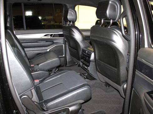 Used 2025 Jeep Wagoneer Series II image 31