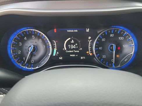 Used 2023 Chrysler Pacifica Touring w/ S Appearance Package FWD image 17