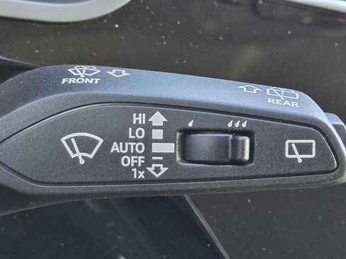 Used 2022 Audi e-tron Premium image 24