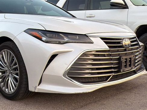 Used 2019 Toyota Avalon Limited image 12