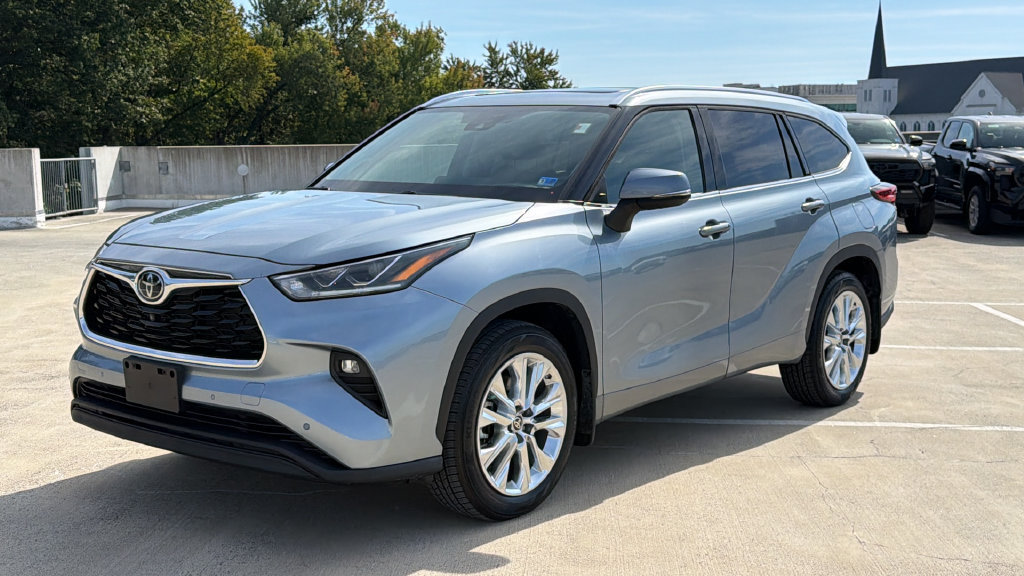 Used 2021 Toyota Highlander Limited AWD/4WD image 2