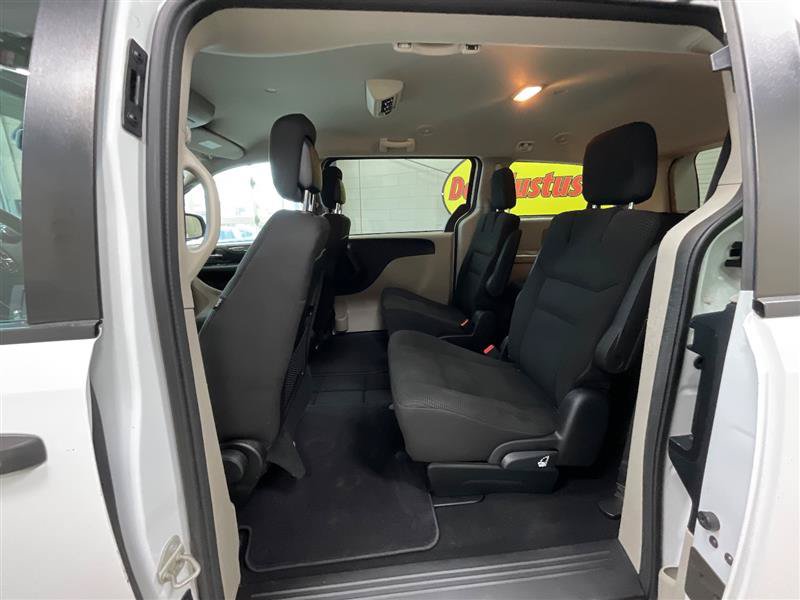 Used 2020 Dodge Grand Caravan SE FWD image 18