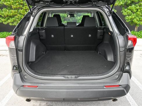 Used 2020 Toyota RAV4 LE image 10