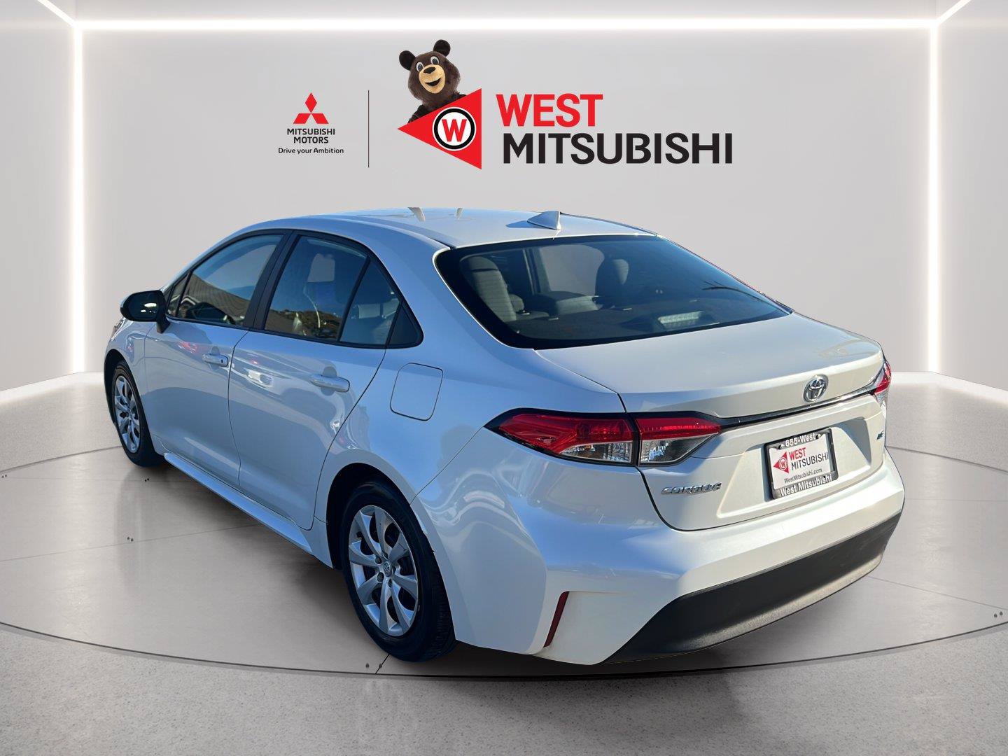 Used 2025 Toyota Corolla LE FWD image 4
