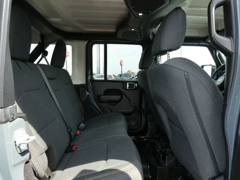 Used 2025 Jeep Wrangler Unlimited Sport AWD/4WD image 15