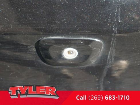 Used 2015 Jeep Cherokee Latitude w/ Cold Weather Group image 17