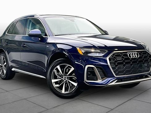 Used 2023 Audi Q5 2.0T Premium w/ Convenience Package AWD/4WD image 2