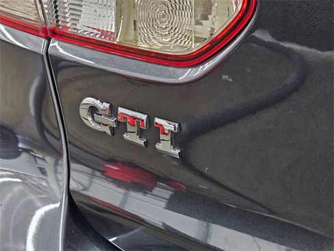 Used 2012 Volkswagen Golf 4-Door image 6