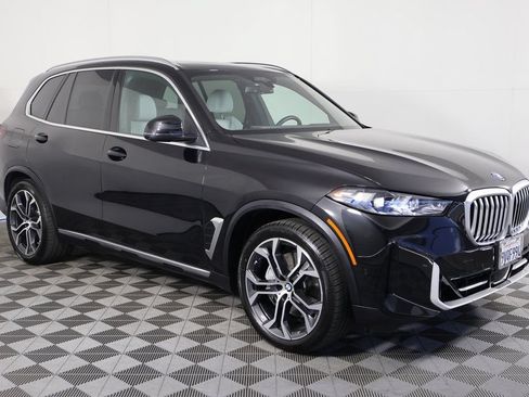Used 2026 BMW X5 xDrive50e AWD/4WD image 3
