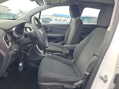 Used 2019 Chevrolet Trax LS image 8