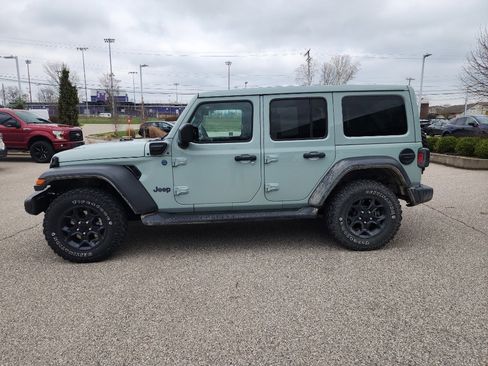 Used 2023 Jeep Wrangler Unlimited w/ Sun & Screen Package image 4