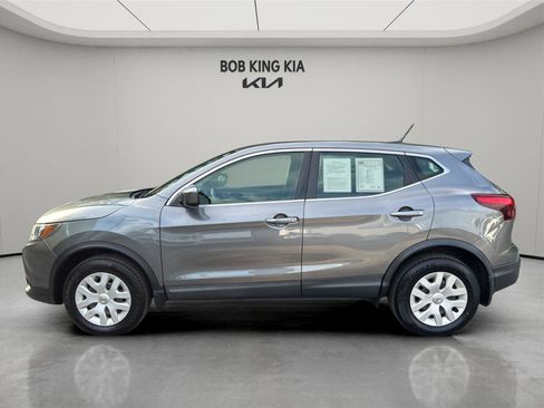 Used 2019 Nissan Rogue Sport S image 2