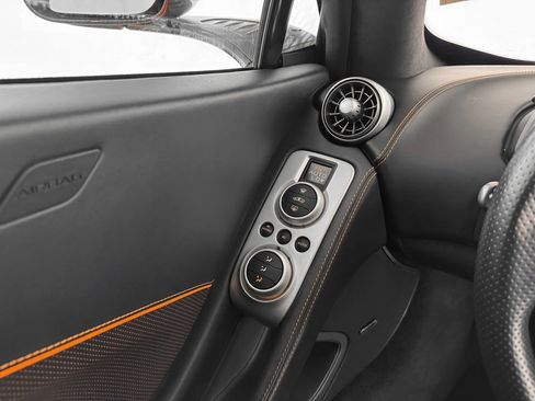 Used 2013 McLaren MP4-12C Coupe image 29