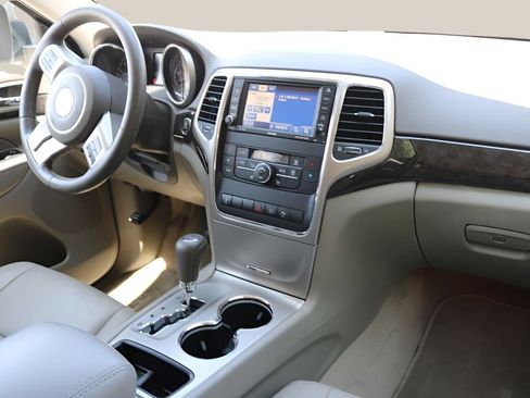 Used 2012 Jeep Grand Cherokee Laredo RWD image 18