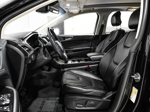 Used 2019 Ford Edge Titanium image 15