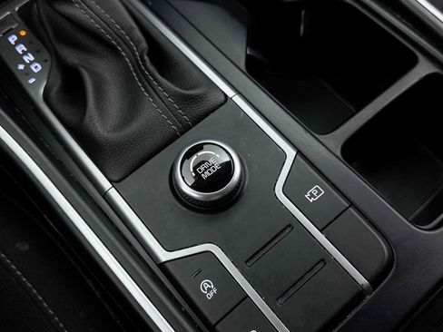 Used 2022 Kia Sorento LX image 8