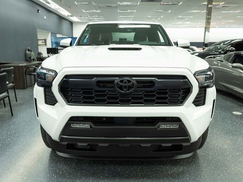 Used 2024 Toyota Tacoma TRD Sport image 2