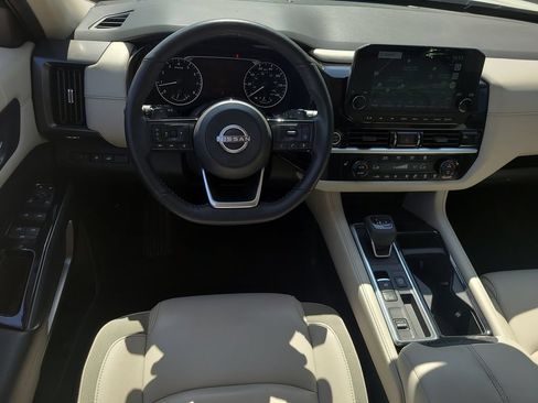 Certified 2023 Nissan Pathfinder SL FWD image 14