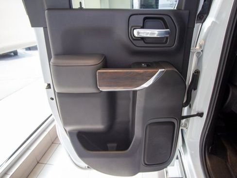 Used 2022 GMC Sierra 2500 SLT w/ SLT Preferred Package image 11